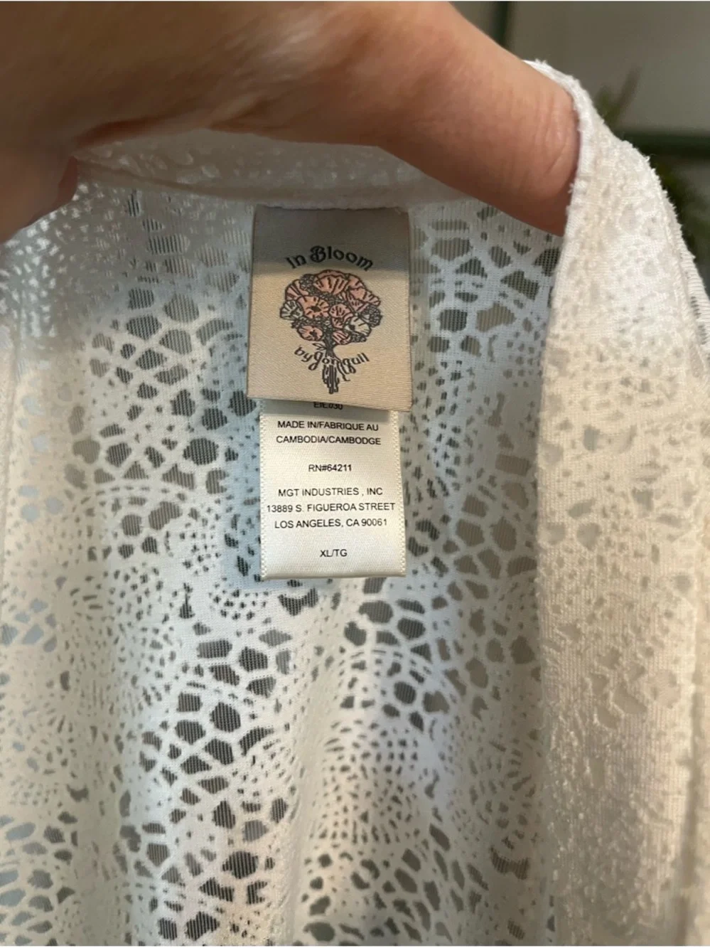 Lace Robe - Picture 2 of 6